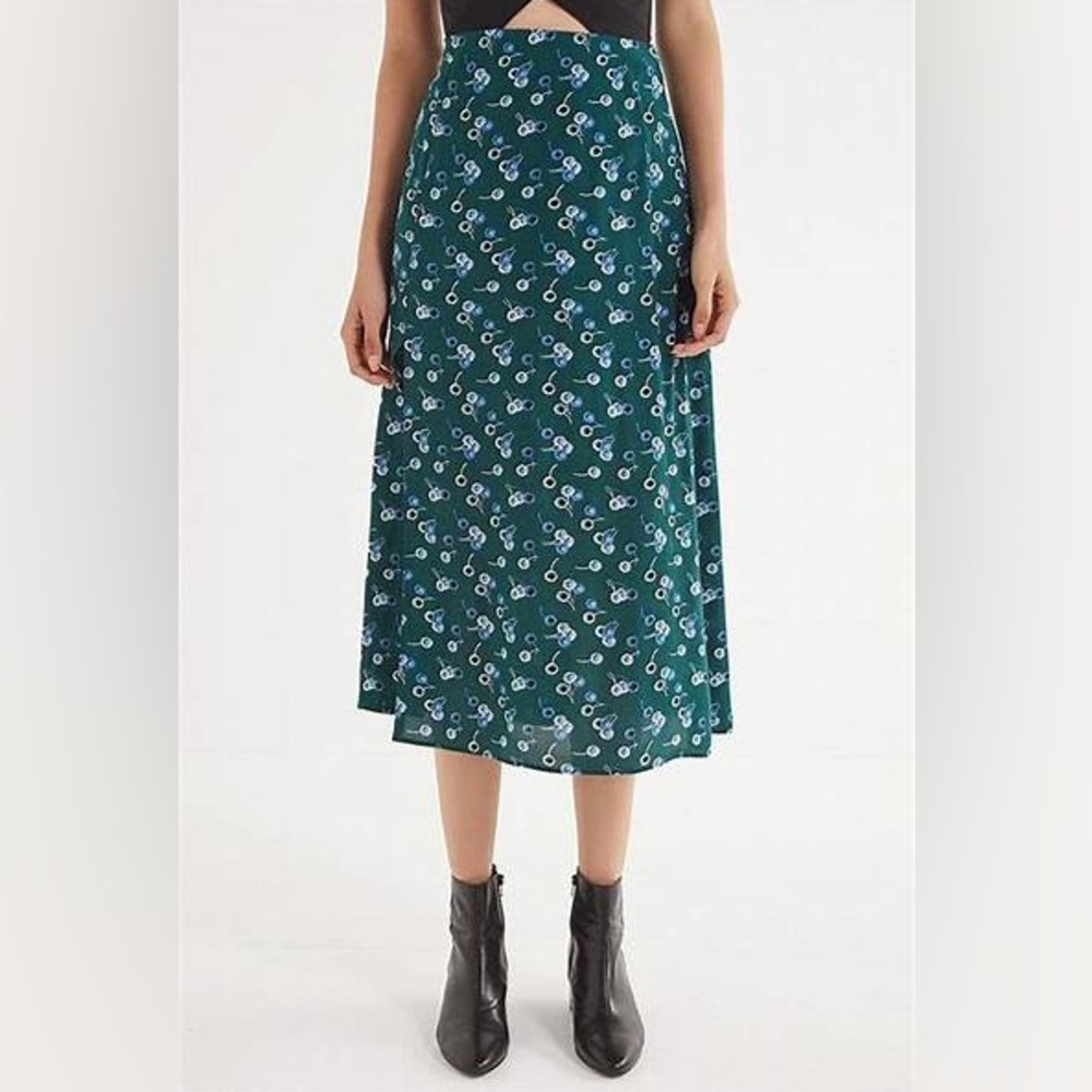 URBAN OUTFITTERS Skirt Small Blueberry Slit Picnic Summer